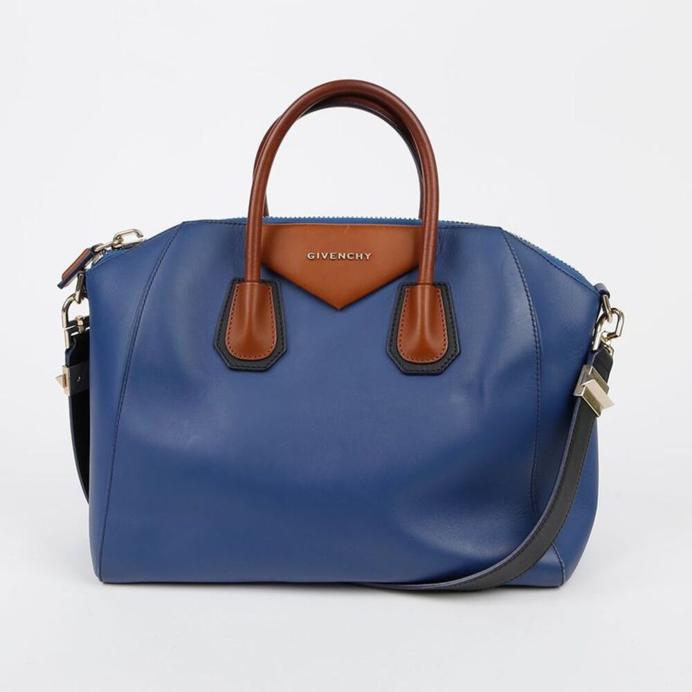 Antigona Medium Tote Shoulder Bag - Picture 2 of 10